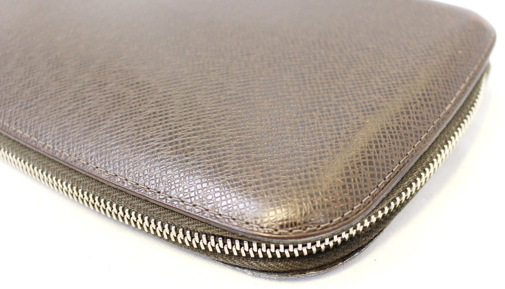 LOUIS VUITTON Atoll Organizer Taiga Wallet