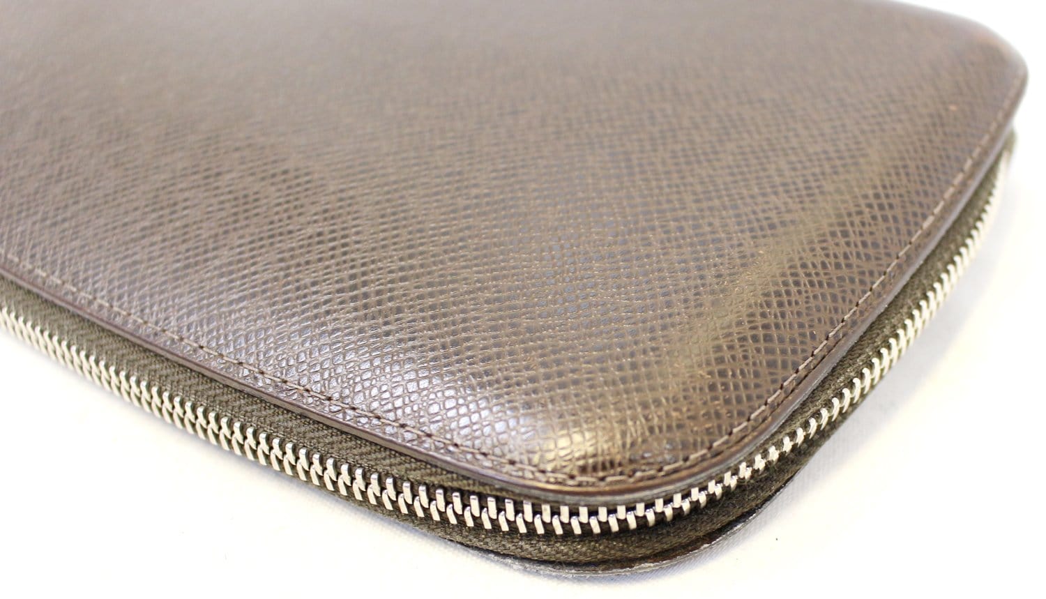 LOUIS VUITTON Atoll Organizer Taiga Wallet