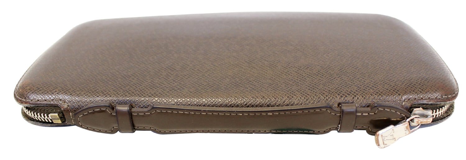 LOUIS VUITTON Atoll Organizer Taiga Wallet