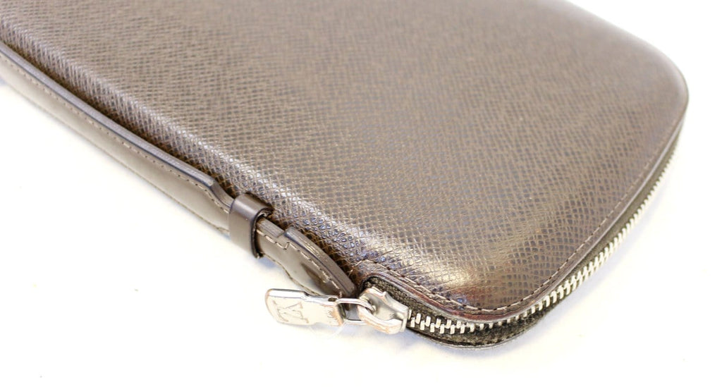 LOUIS VUITTON Atoll Organizer Taiga Wallet