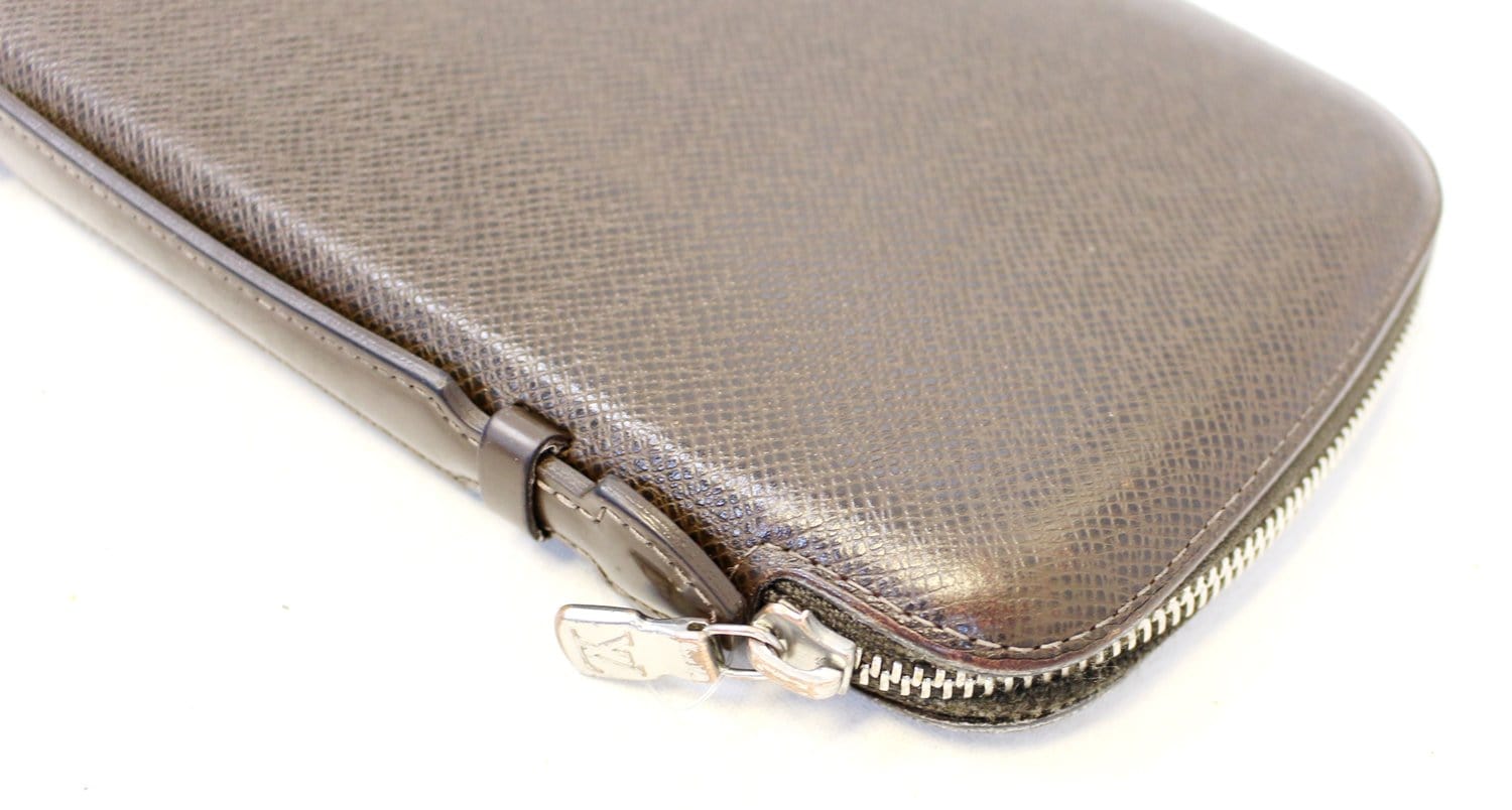 LOUIS VUITTON Atoll Organizer Taiga Wallet