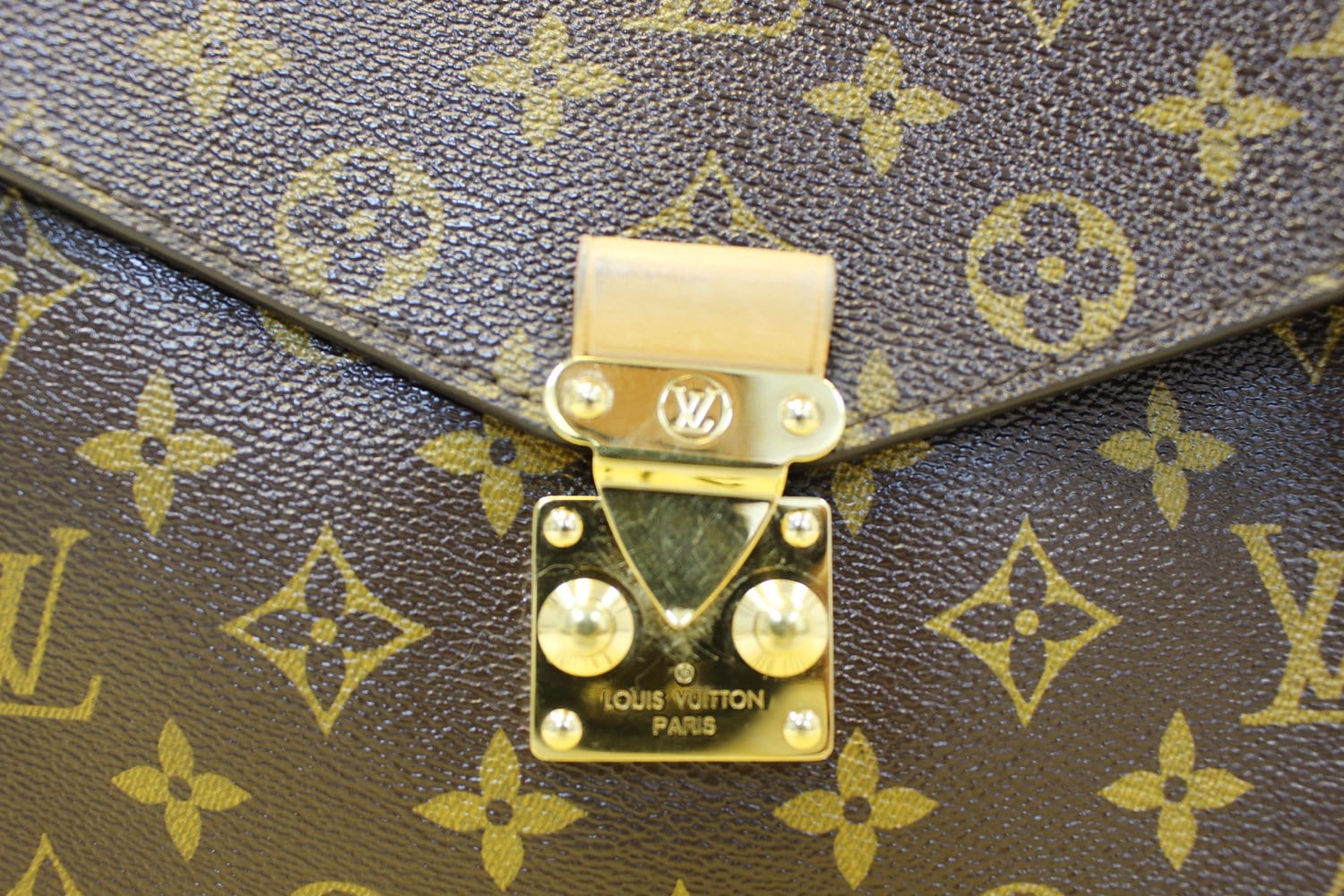 LOUIS VUITTON Monogram Canvas Metis Pochette Crossbody Bag