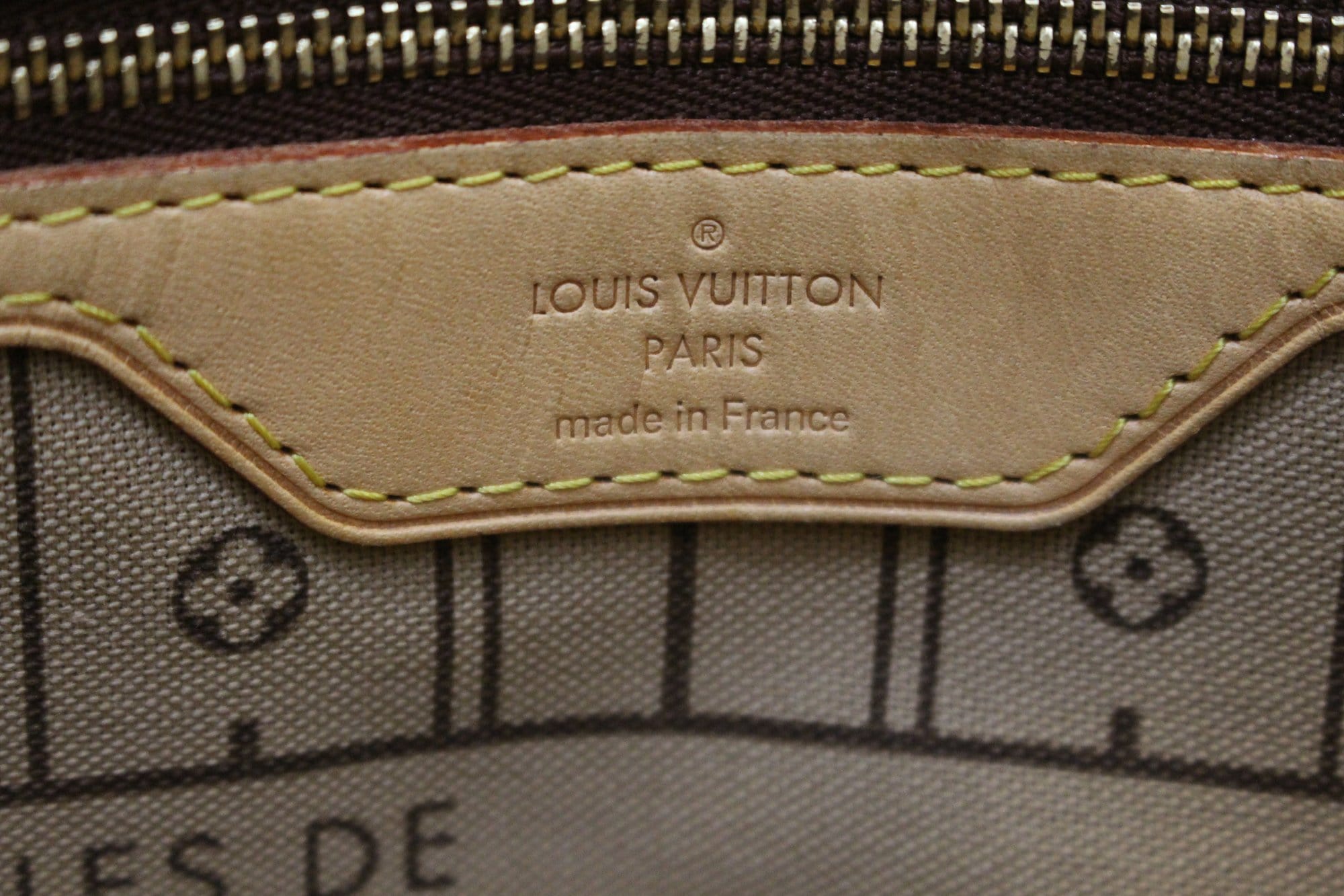 LOUIS VUITTON Monogram Canvas Neverfull GM Shoulder Bag