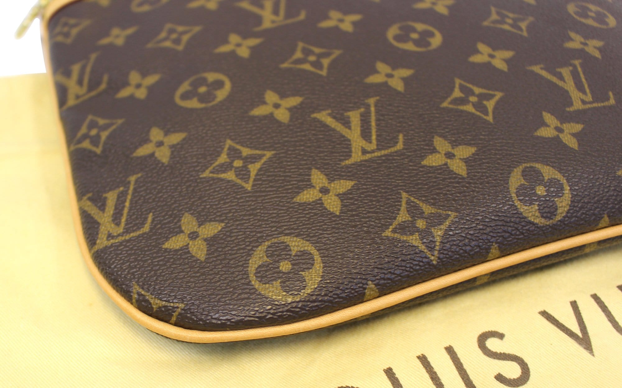 LOUIS VUITTON Monogram Canvas Pochette Bosphore Crossbody Bag