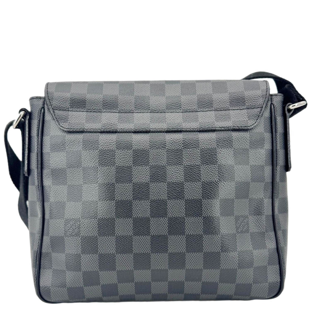 LOUIS VUITTON District MM Damier Graphite Messenger Bag Black