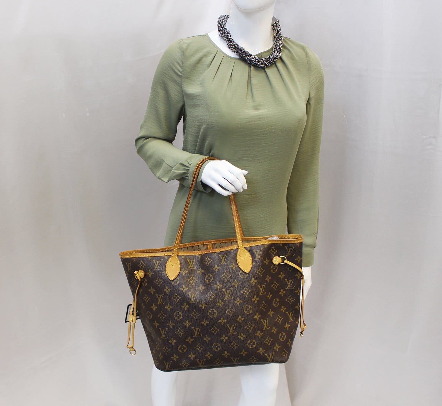 LOUIS VUITTON Monogram Neverfull MM Tote Shoulder Bag