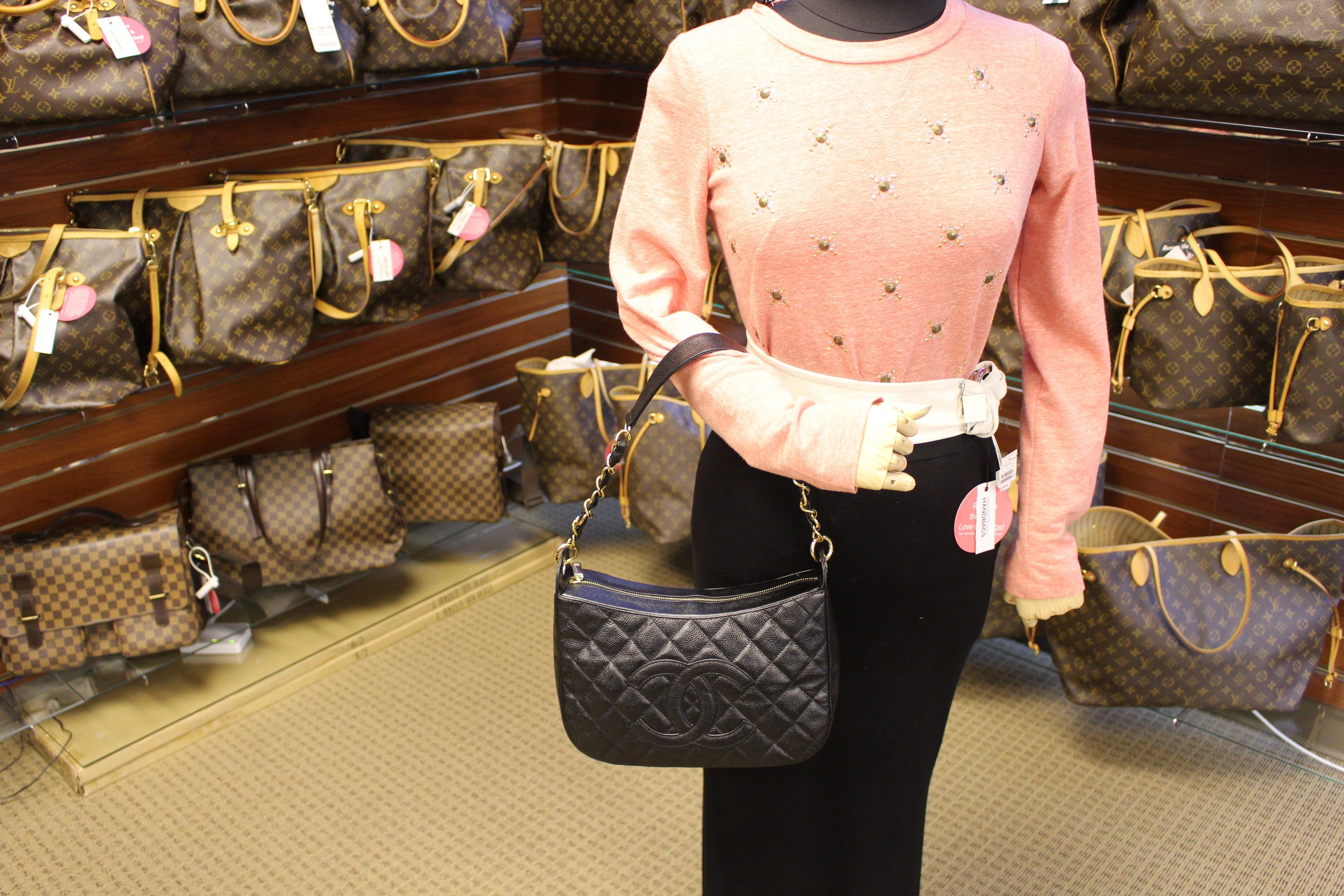 Chanel Shoulder Bag - CHANEL Sac Divers Caviar Leather Large Handbag
