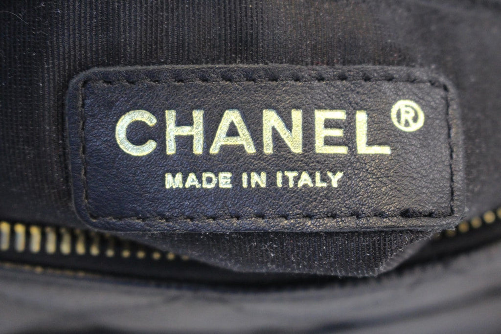 Chanel Shoulder Bag - CHANEL Black Sac Divers Mini Caviar Leather