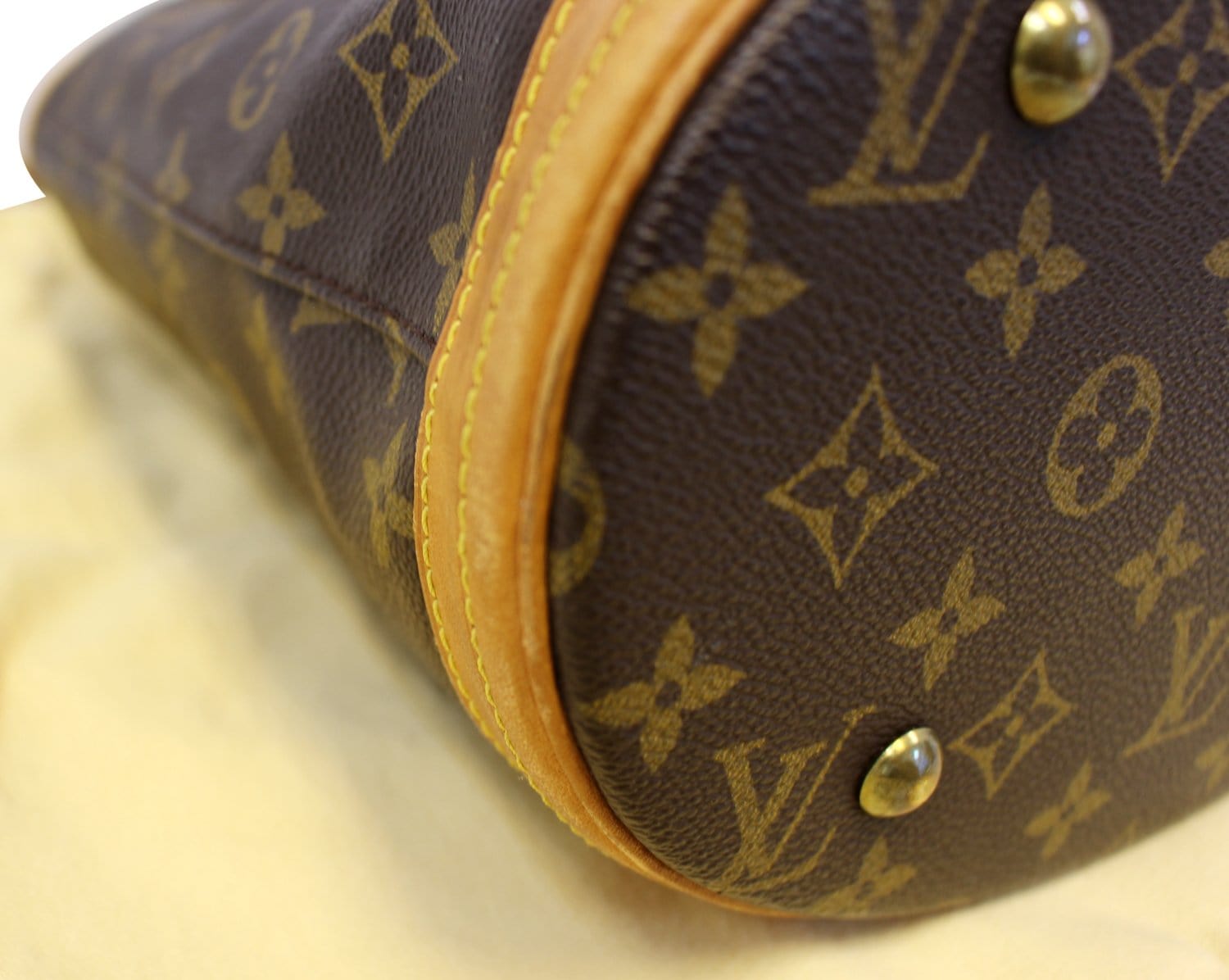 LOUIS VUITTON Bucket PM Monogram Canvas Shoulder Bag