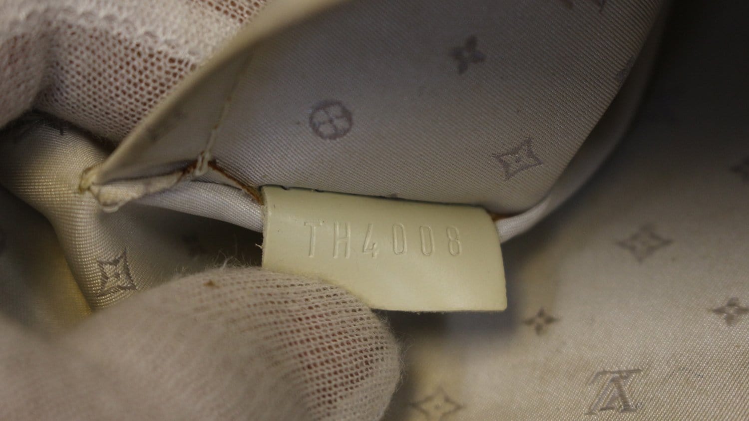 LOUIS VUITTON Suhali Le Radieux White Leather Satchel Bag