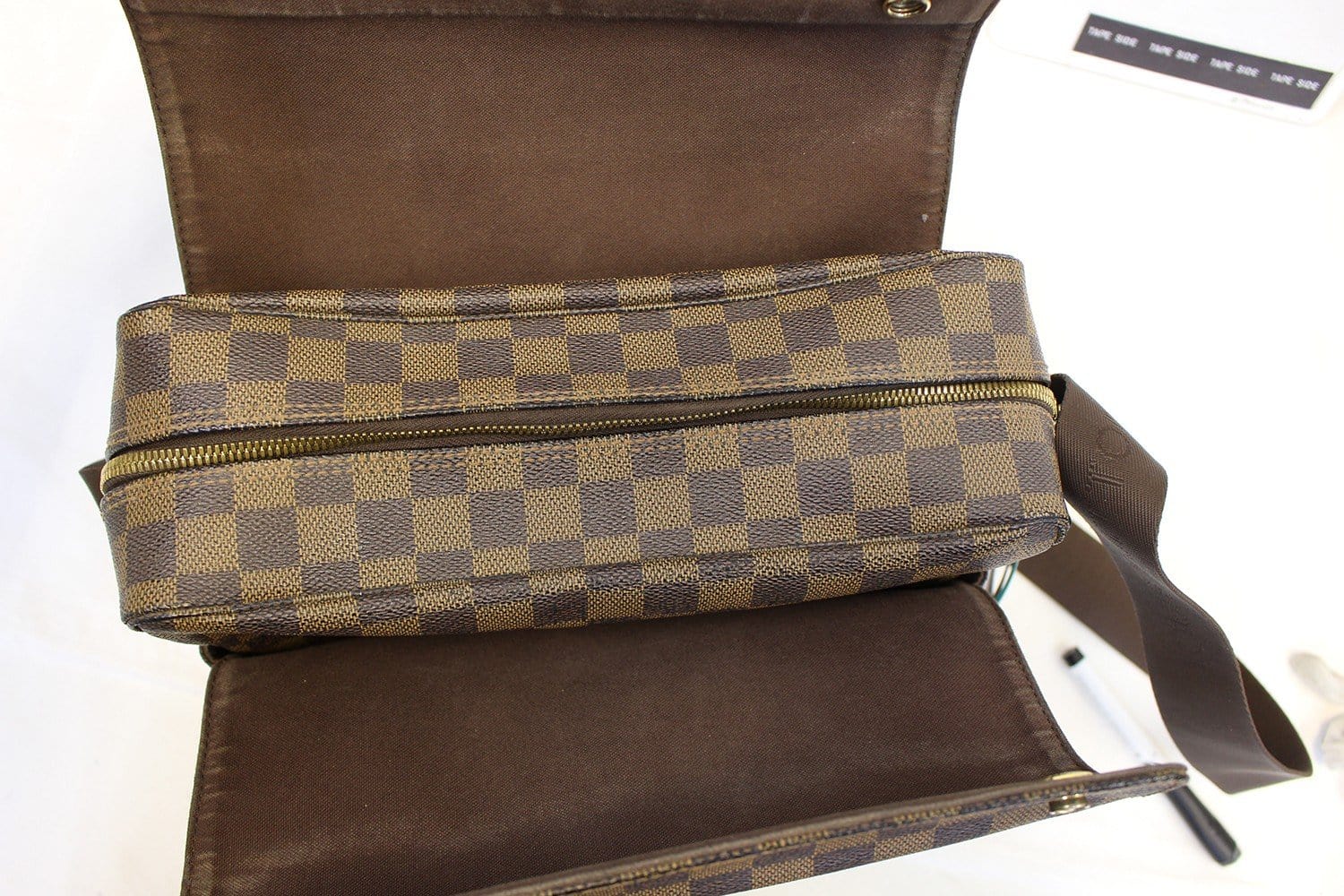 LOUIS VUITTON Naviglio Damier Ebene Messenger Bag
