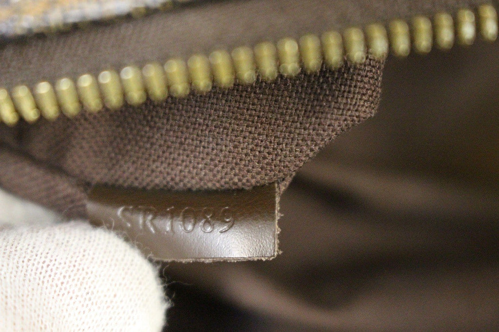 LOUIS VUITTON Naviglio Damier Ebene Messenger Bag