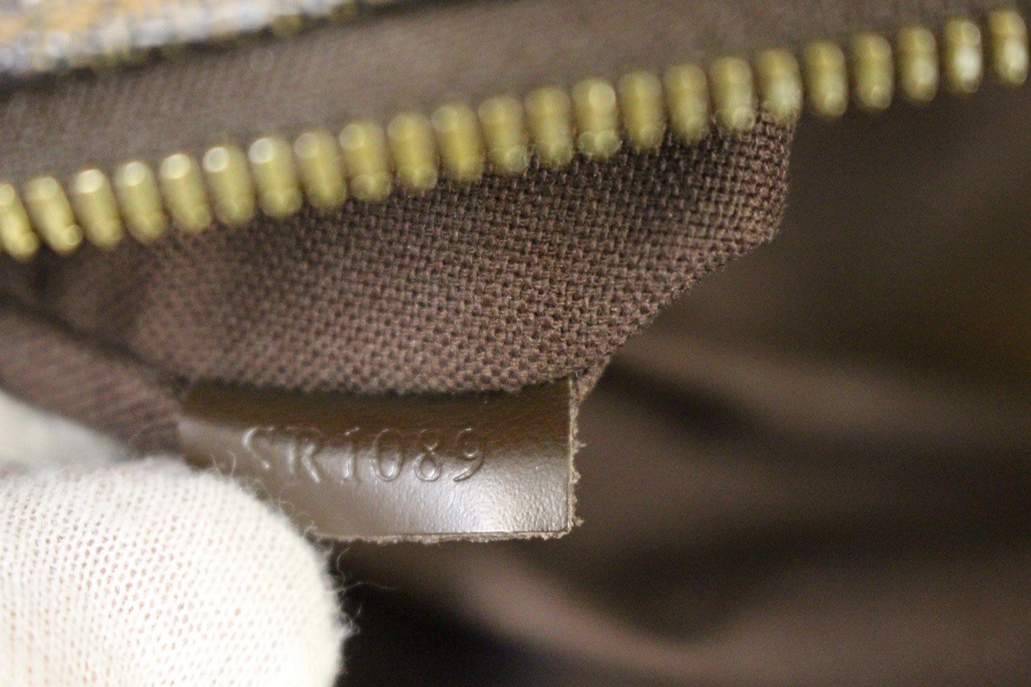LOUIS VUITTON Naviglio Damier Ebene Messenger Bag