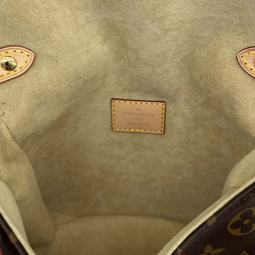 LOUIS VUITTON Monogram Saumur Burberry - Classic Crossbody in Excellent Condition