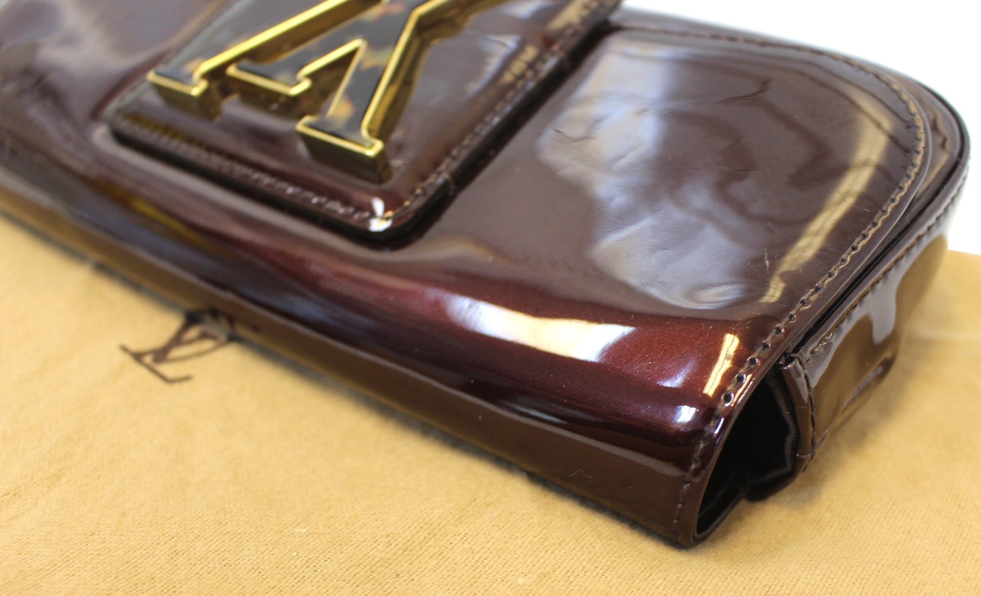 LOUIS VUITTON Sobe Pochette Vernis Rouge Fauviste Clutch Bag