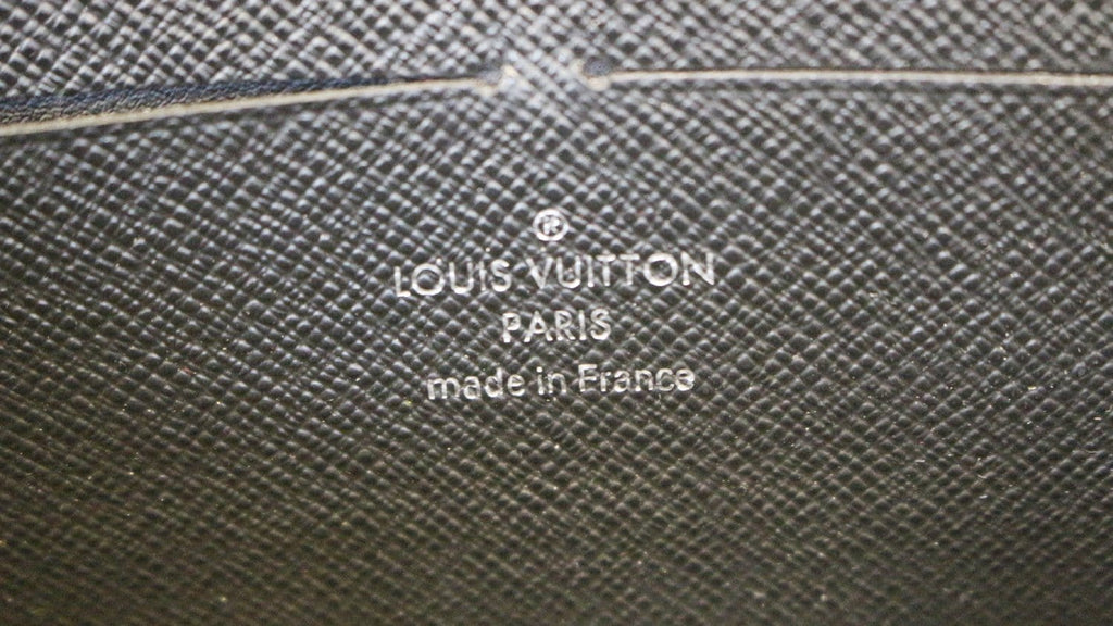 LOUIS VUITTON Epi World Tour Twist Chain Wallet Noir Black Crossbody