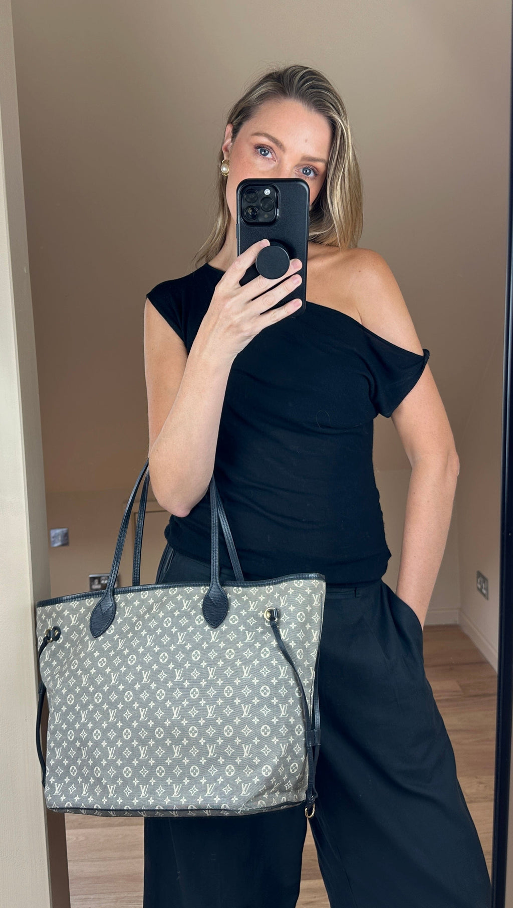 Louis Vuitton Neverfull MM in Navy Blue Monogram Canvas