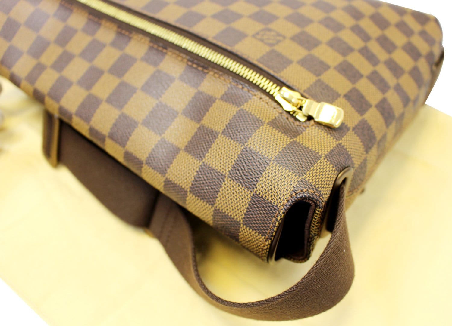 LOUIS VUITTON Damier Ebene Brooklyn MM Crossbody Bag