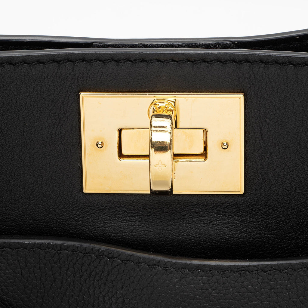 Louis Vuitton Calfskin Tufted Monogram Canvas On My Side MM Tote (SHF-WP5JFh)