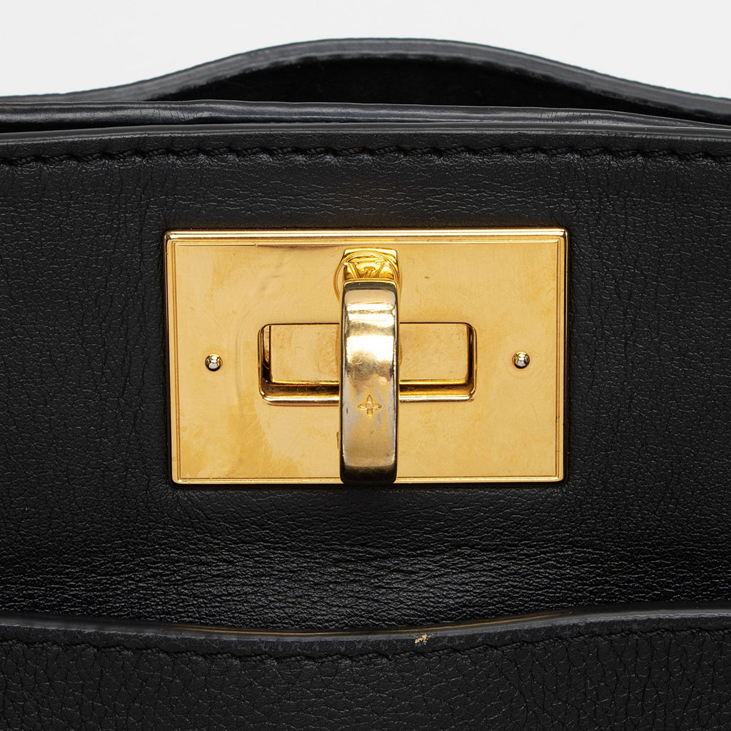 Louis Vuitton Calfskin Tufted Monogram Canvas On My Side MM Tote (SHF-QMhDUi)
