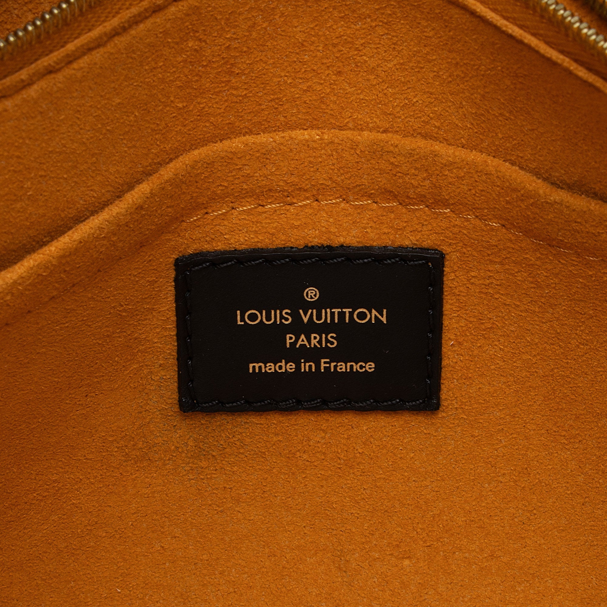 Louis Vuitton Calfskin Tufted Monogram Canvas On My Side MM Tote (SHF-QMhDUi)