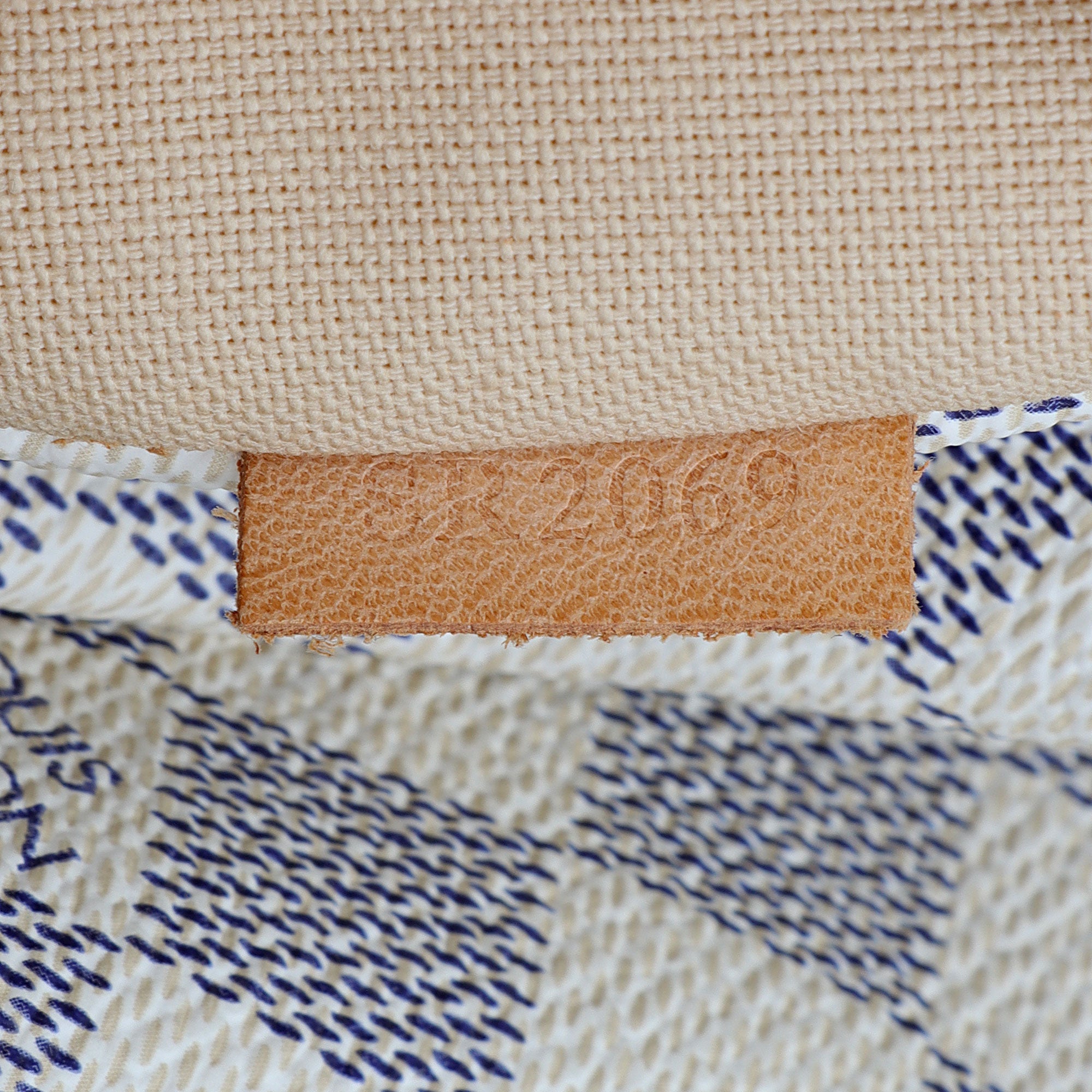 Louis Vuitton Damier Azur Totally MM Tote (SHF-ULoSV5)