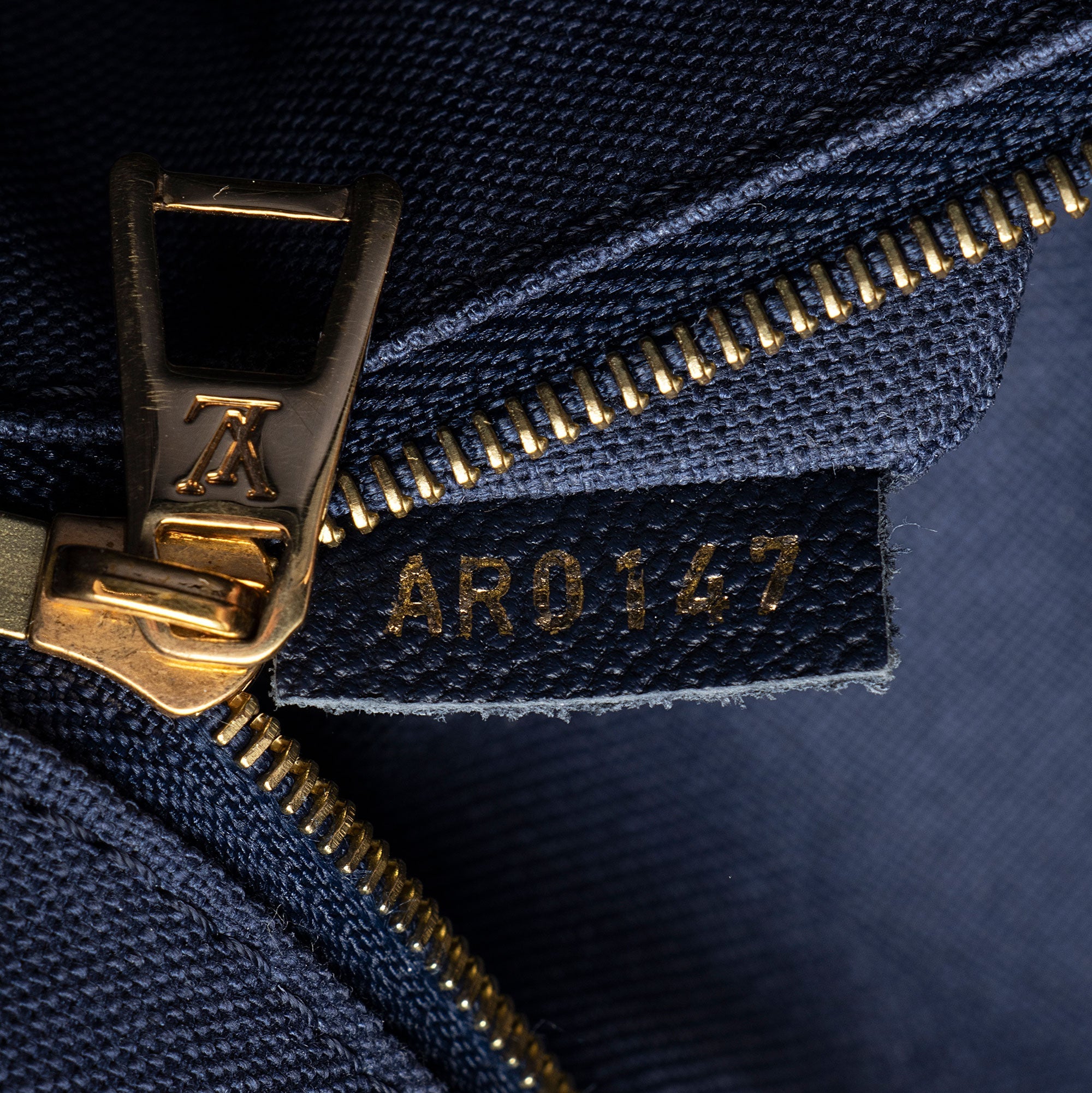 Louis Vuitton Epi Leather Vaneau MM Tote (SHF-bxv3T3)