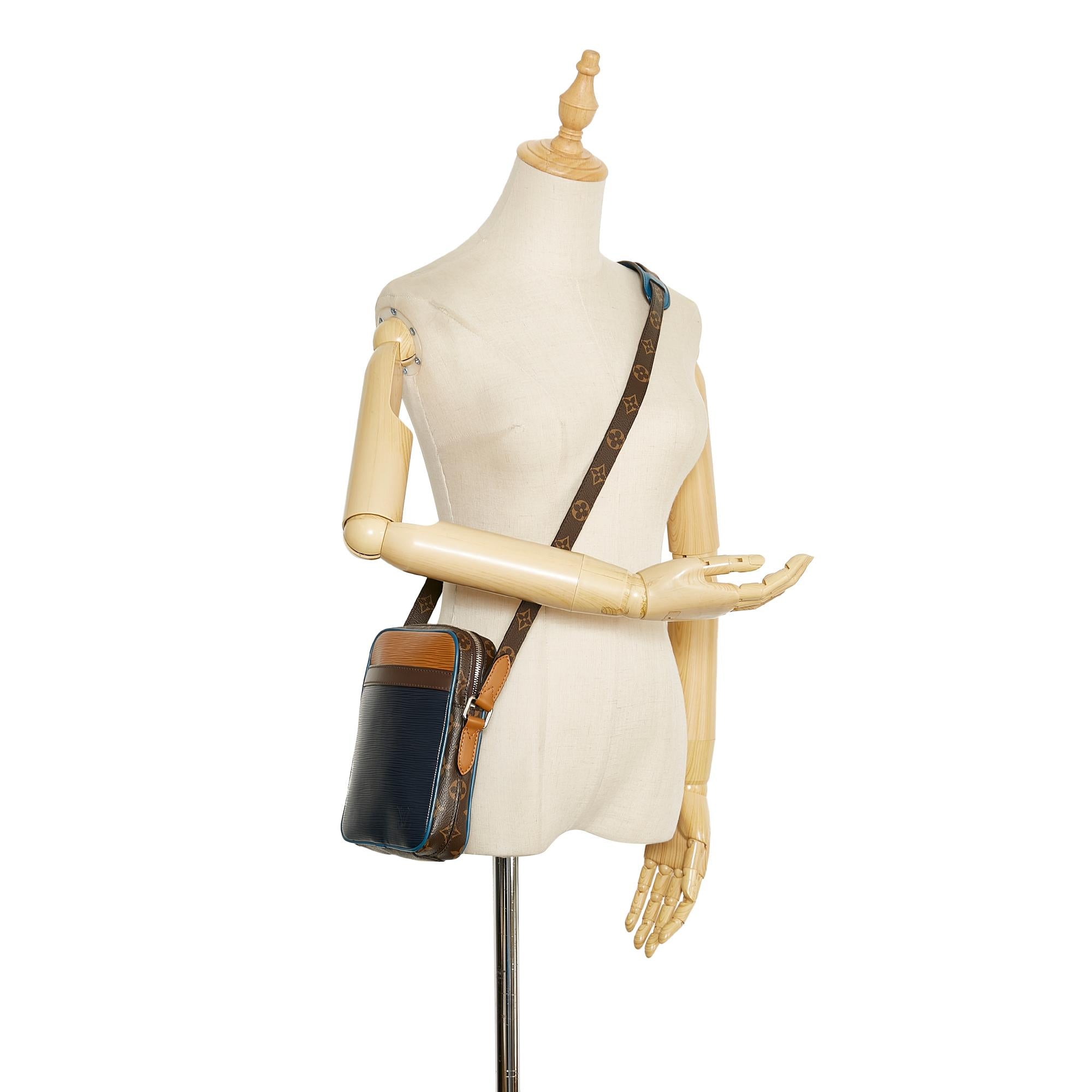 Louis Vuitton Epi Monogram Danube PM (SHG-F3PEAL)