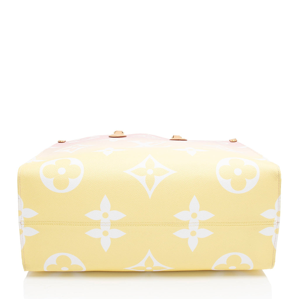 Louis Vuitton Giant Monogram Canvas By The Pool Onthego GM Tote (SHF-GW7dzi)