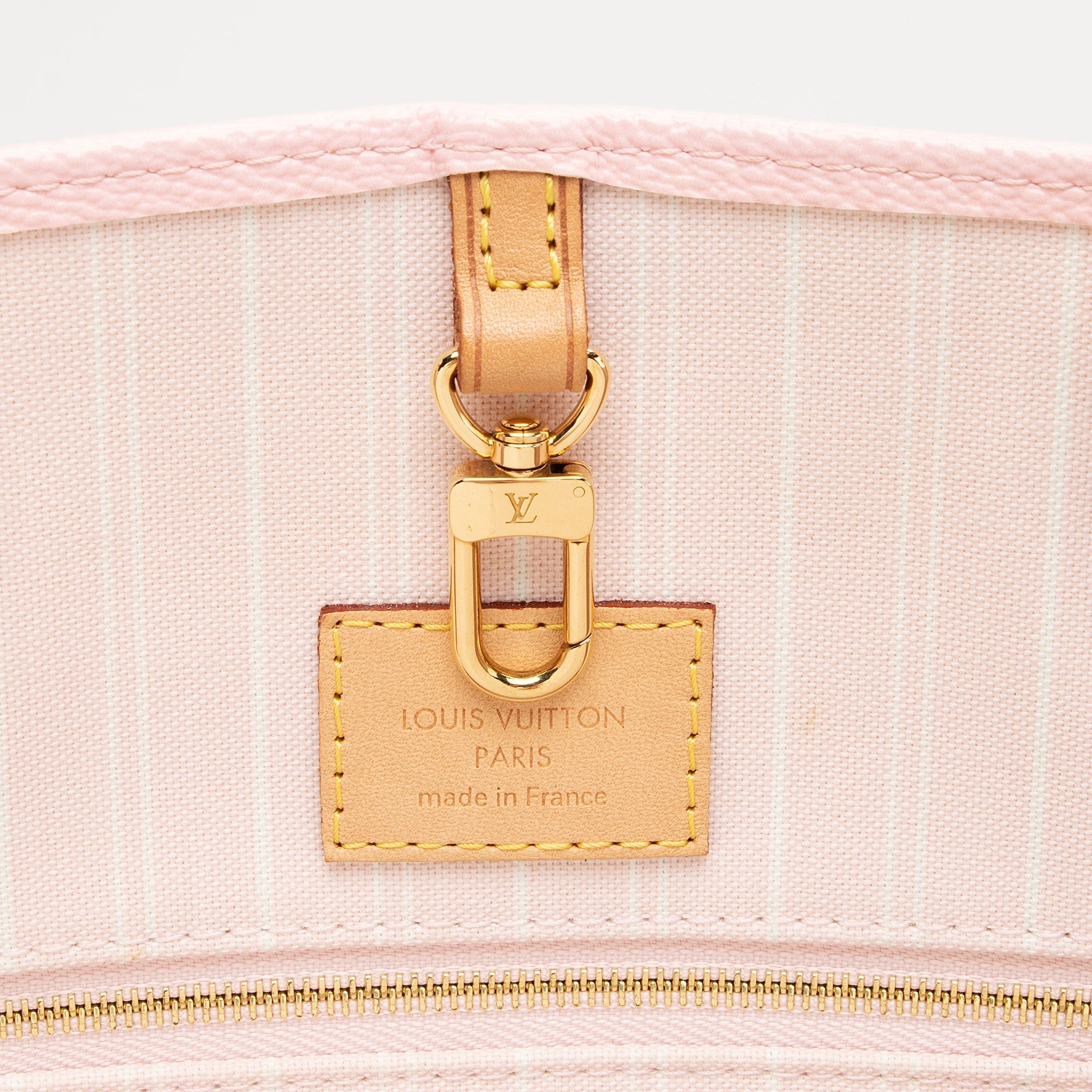 Louis Vuitton Giant Monogram Canvas By The Pool Onthego GM Tote (SHF-GW7dzi)