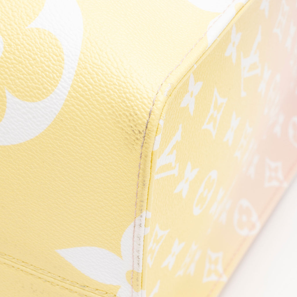 Louis Vuitton Giant Monogram Canvas By The Pool Onthego GM Tote (SHF-GW7dzi)