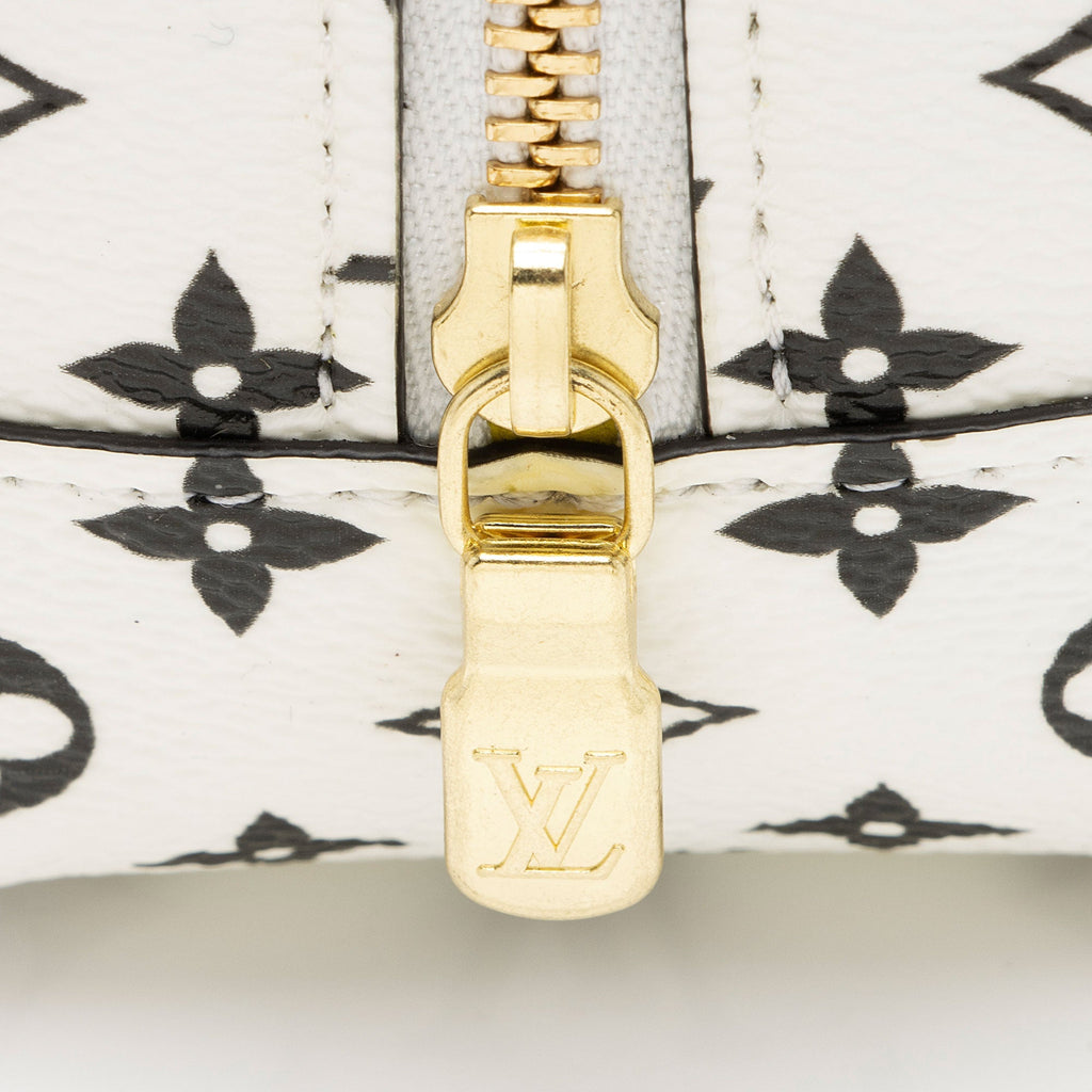 Louis Vuitton Giant Monogram Canvas Cube Coin Pouch (SHF-O3e1p4)