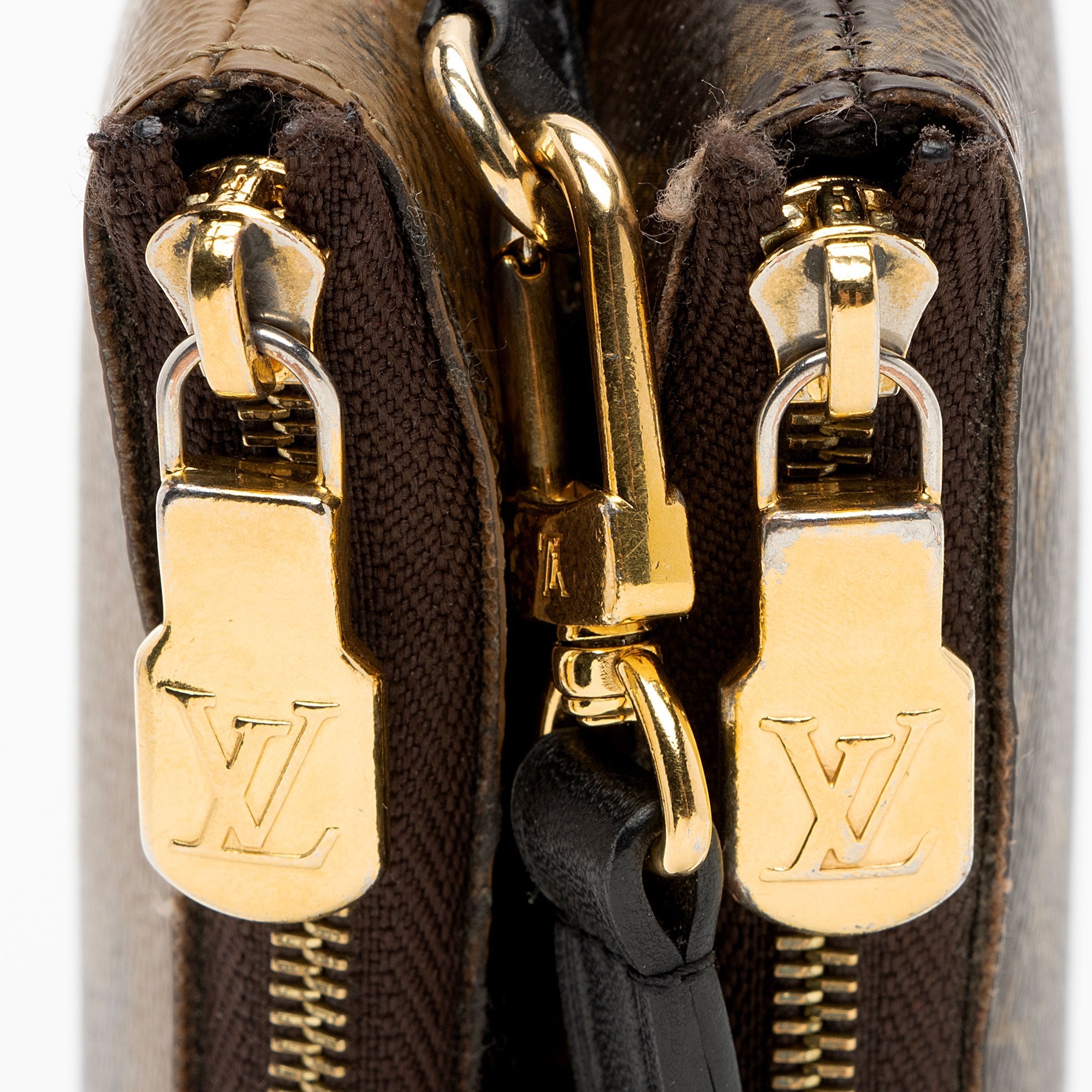 Louis Vuitton Giant Monogram Canvas Double Zip Pochette (SHF-qlqavz)