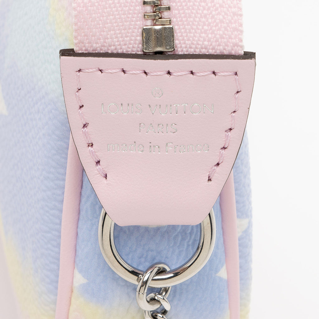 Louis Vuitton Giant Monogram Canvas Escale Mini Pochette Accessoires (SHF-IOkfau)