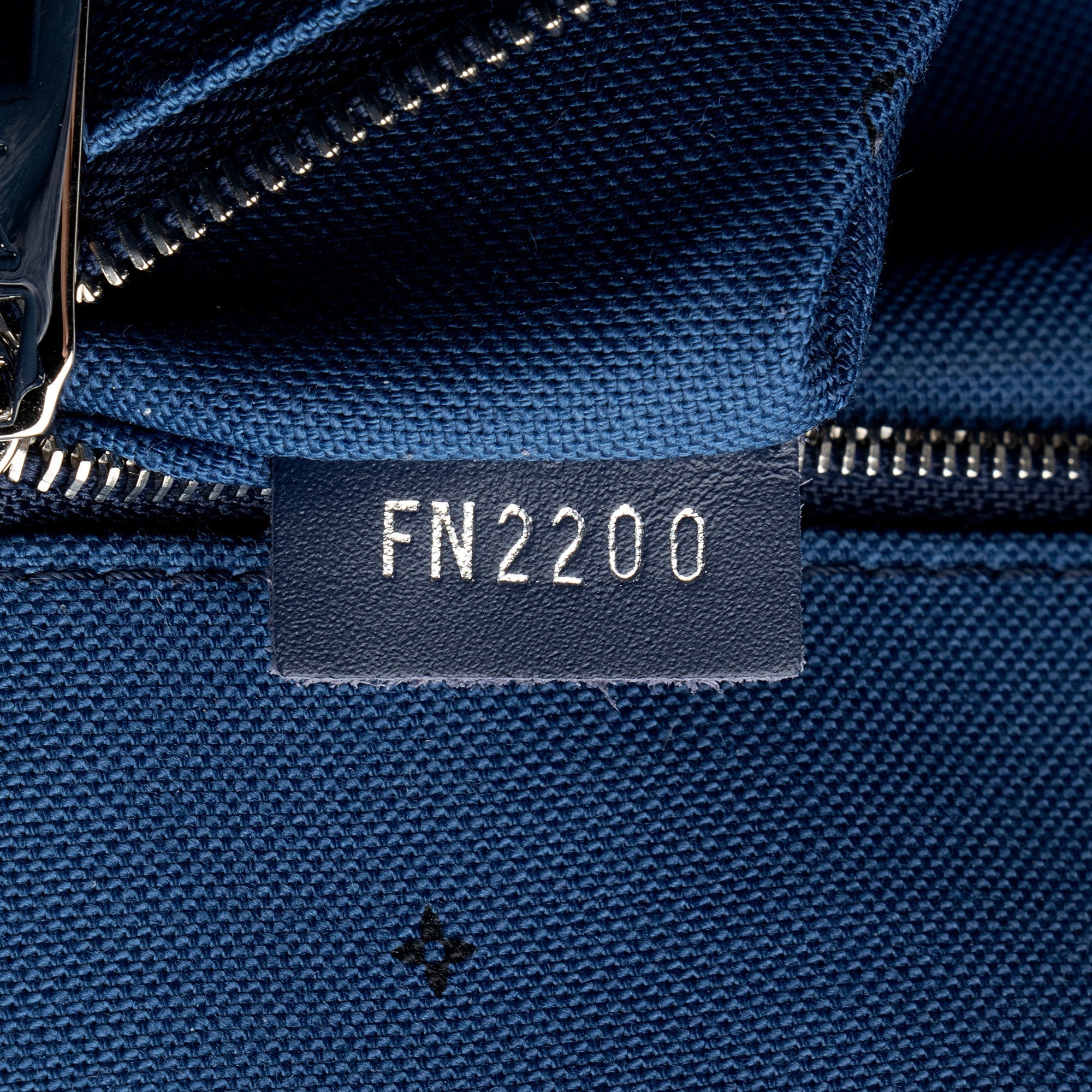 Louis Vuitton Giant Monogram Canvas Escale Onthego GM Tote (SHF-EJNgea)