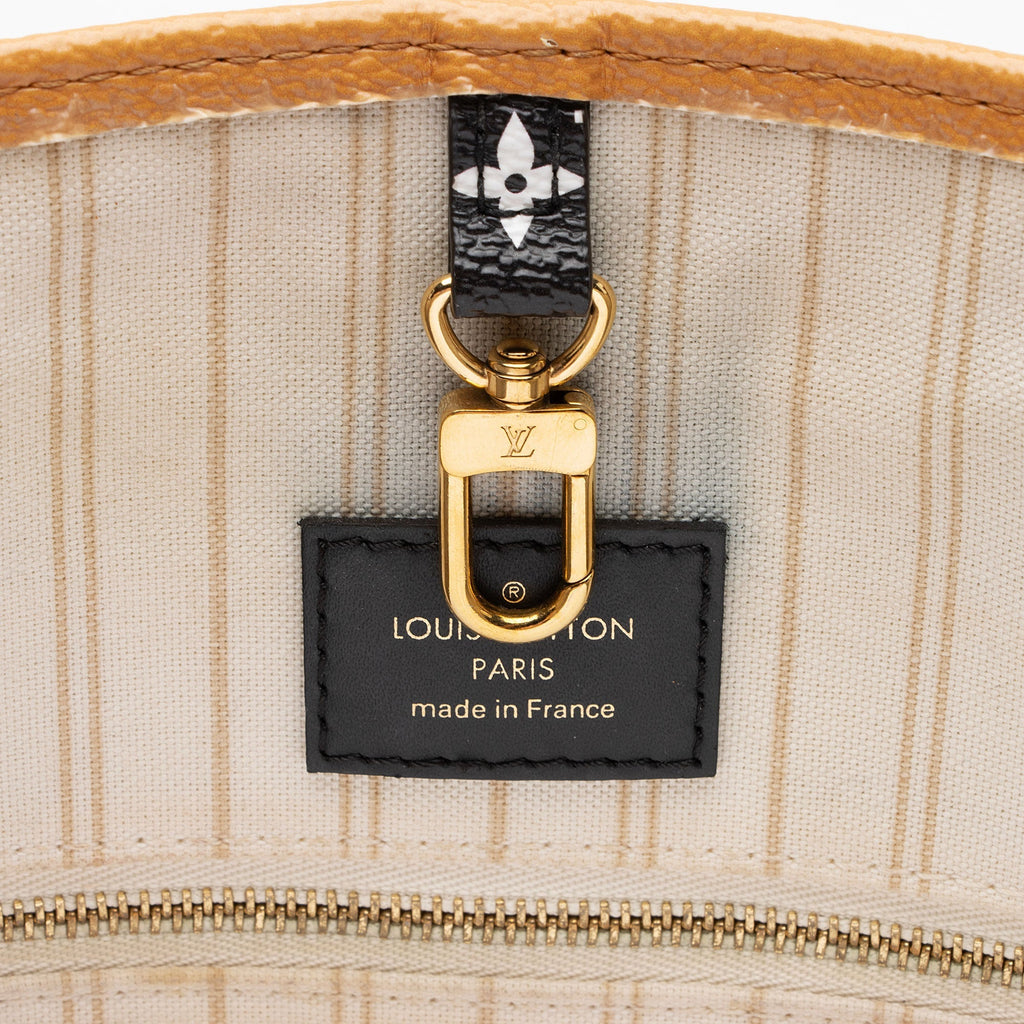 Louis Vuitton Giant Monogram Canvas Jungle Onthego GM Tote (SHF-MrFGqD)