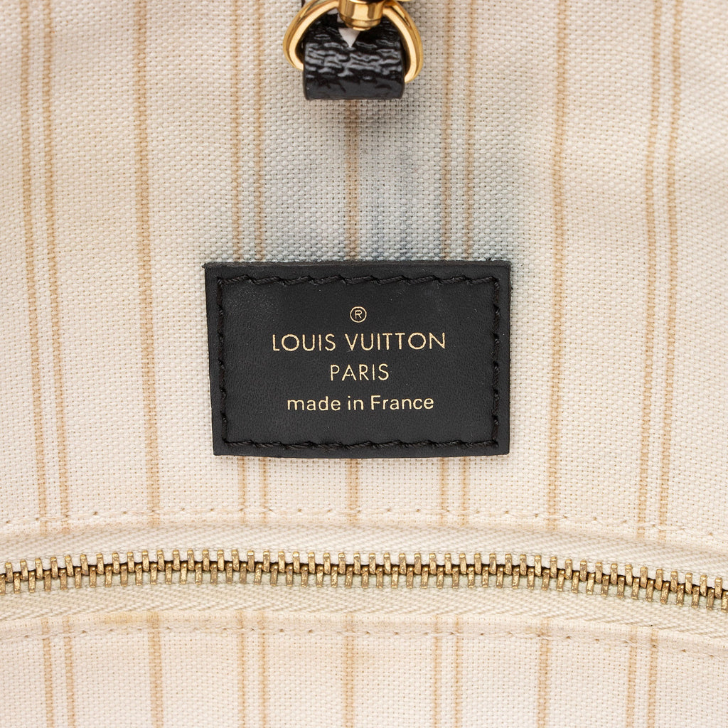 Louis Vuitton Giant Monogram Canvas Jungle Onthego GM Tote (SHF-MrFGqD)
