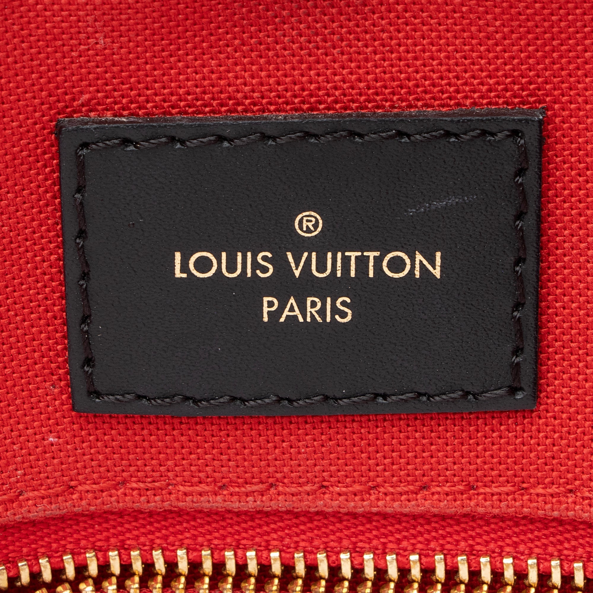 Louis Vuitton Giant Monogram Canvas Onthego MM Tote (SHF-22343)