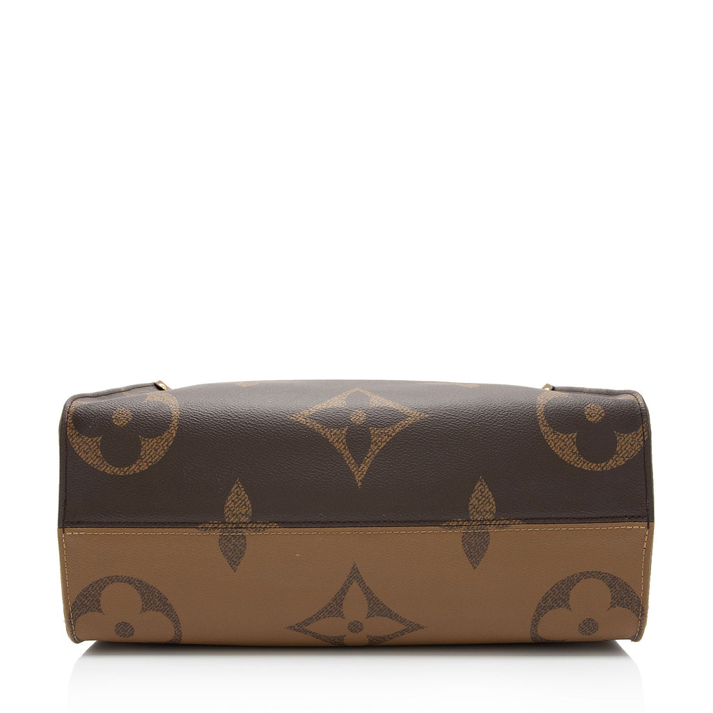 Louis Vuitton Giant Monogram Canvas Onthego MM Tote (SHF-zMPhIY)