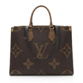 Louis Vuitton Giant Monogram Canvas Onthego MM Tote (SHF-fOILTP)