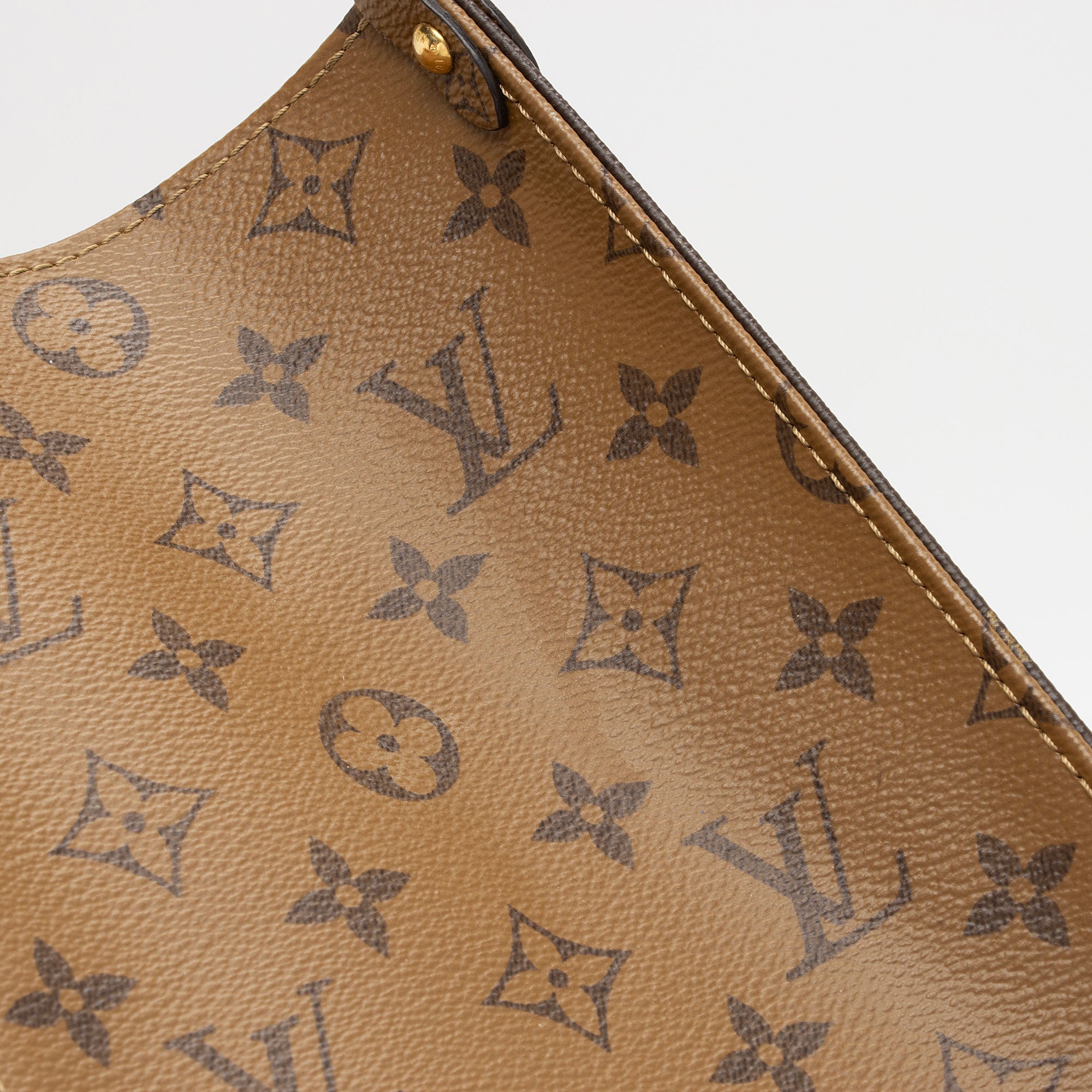 Louis Vuitton Giant Monogram Canvas Onthego MM Tote (SHF-nKCKP4)