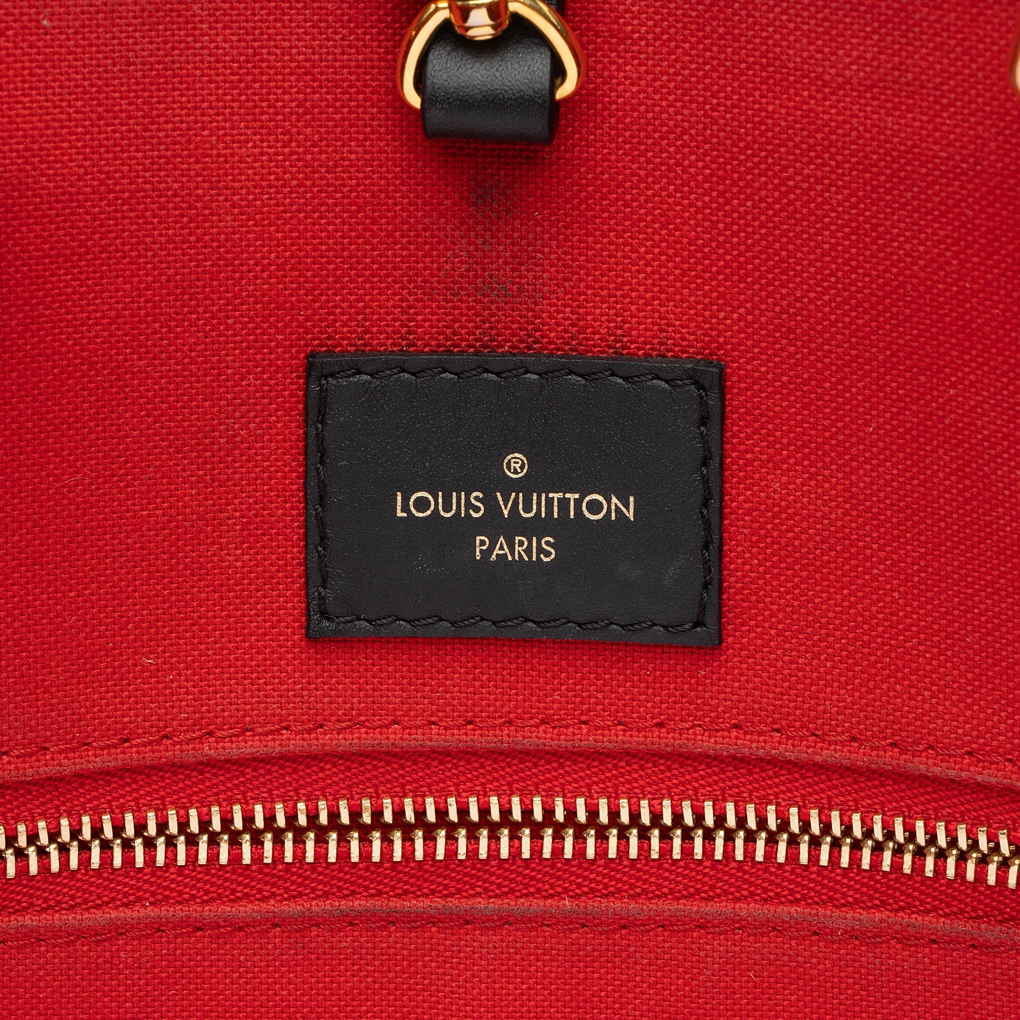 Louis Vuitton Giant Monogram Canvas Onthego MM Tote (SHF-OPM7Zk)