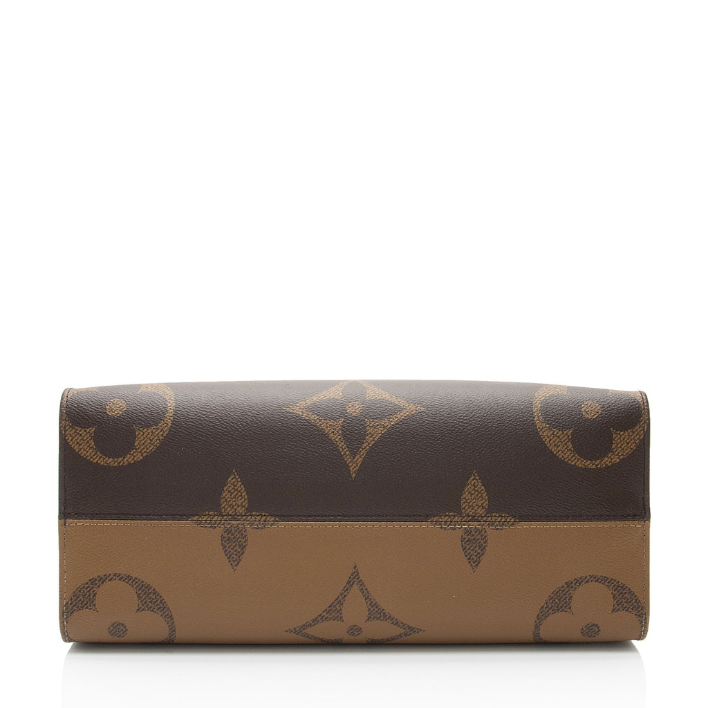 Louis Vuitton Giant Monogram Canvas Onthego MM Tote (SHF-B5VuuY)