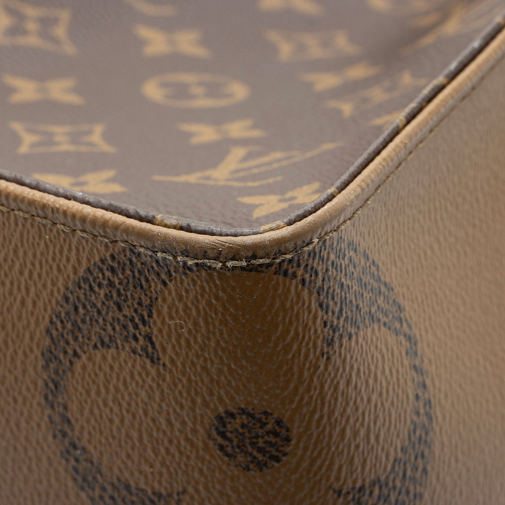Louis Vuitton Giant Monogram Canvas Onthego MM Tote (SHF-B5VuuY)