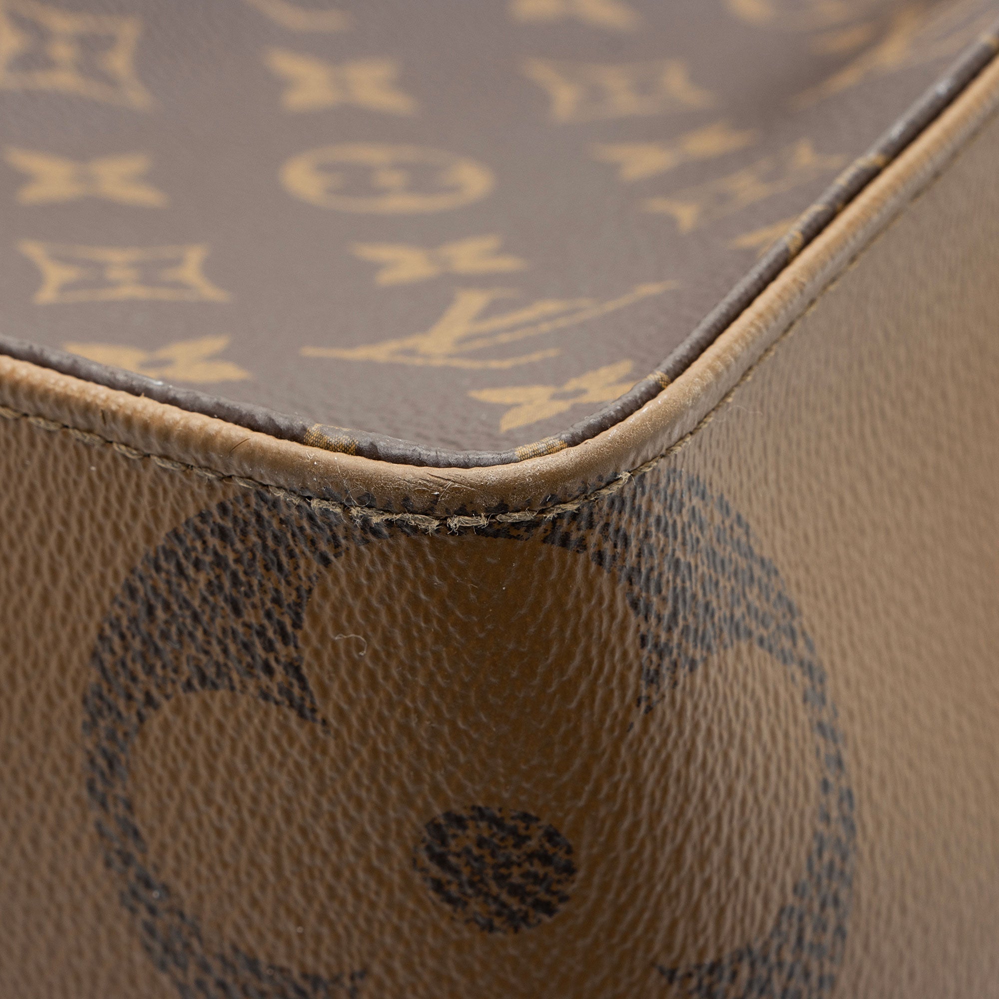Louis Vuitton Giant Monogram Canvas Onthego MM Tote (SHF-B5VuuY)