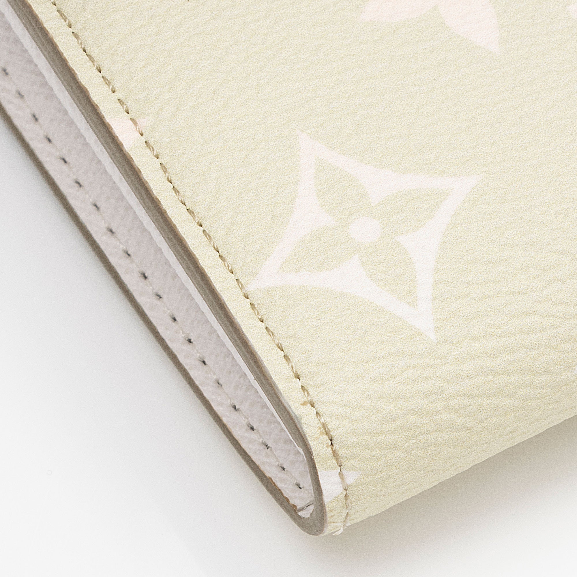 Louis Vuitton Giant Monogram Canvas Spring In The City Sarah Wallet (SHF-65K81f)