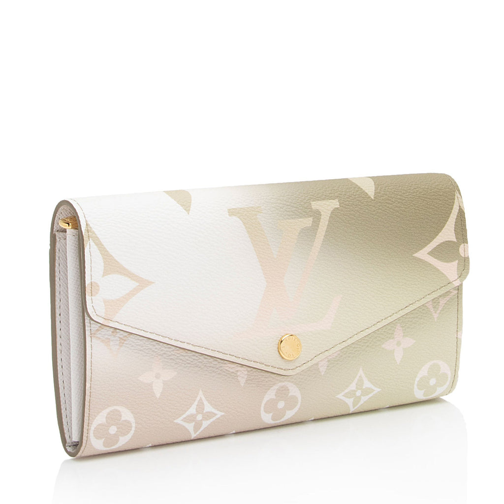 Louis Vuitton Giant Monogram Canvas Spring In The City Sarah Wallet (SHF-65K81f)