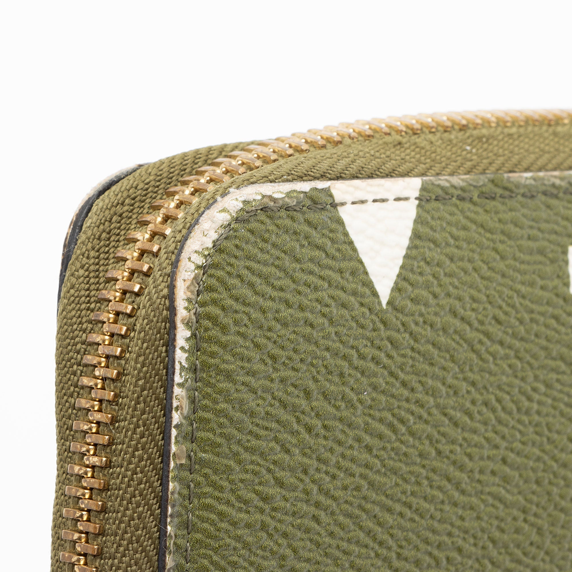 Louis Vuitton Giant Monogram Canvas Zippy Wallet