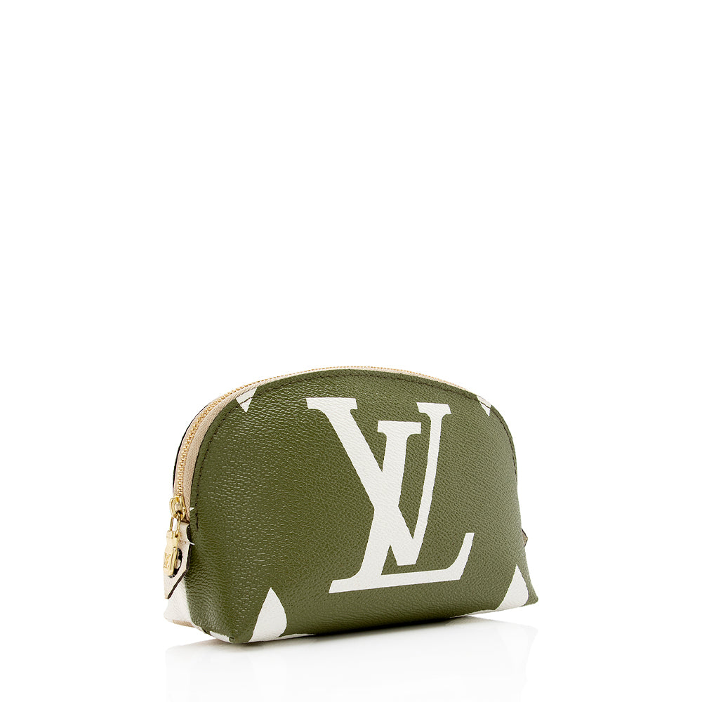 Louis Vuitton Giant Monogram Costmetic Pouch (SHF-16402)