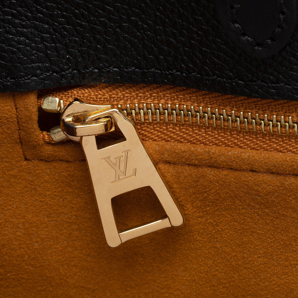 Louis Vuitton Giant Monogram Empreinte Onthego MM Tote (SHF-nYk3vh)
